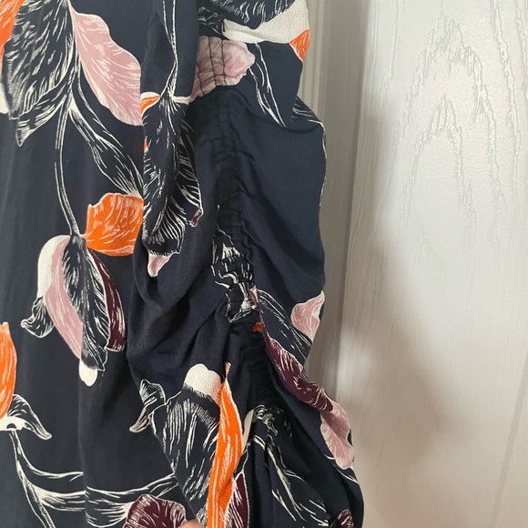 Beautiful maternity summer and spring top. - Picture 3 of 3